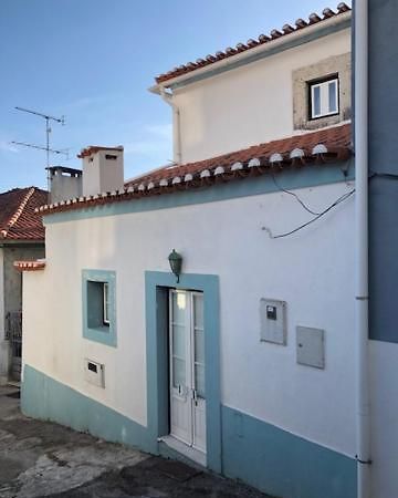 Typical Small House Near Lisbon Oeiras Eksteriør bilde