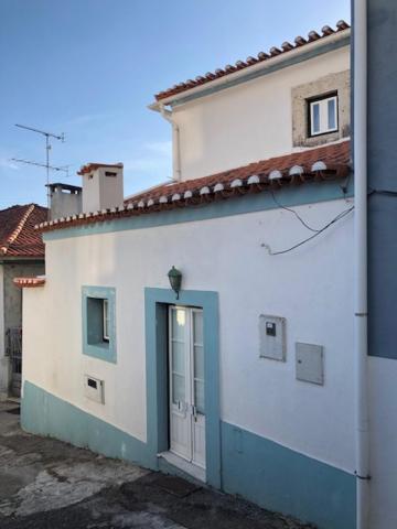 Typical Small House Near Lisbon Oeiras Eksteriør bilde